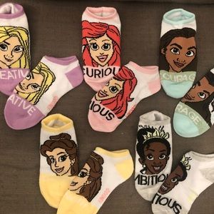 Disney princess girls ankle 5 pairs of socks size 10-13. New, never worn